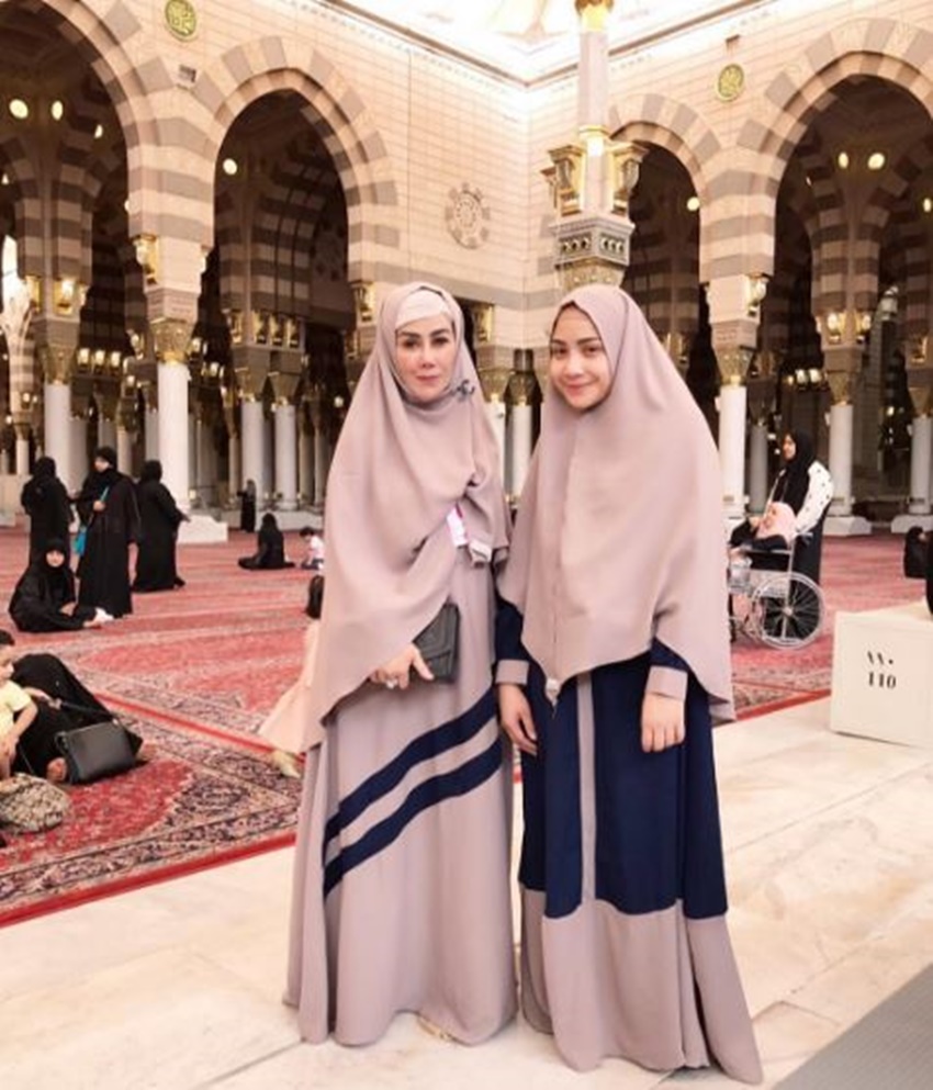 Pergi Umrah Penampilan Nagita Slavina Berhijab Ini Bikin Hati Adem