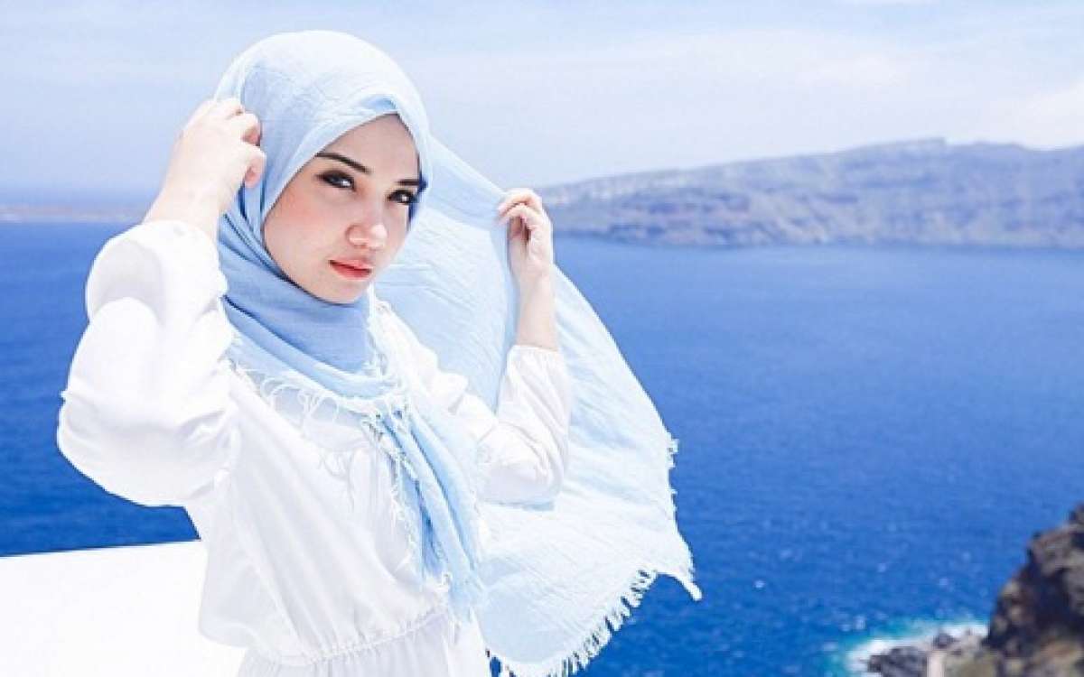Мусульманская 15. Мусульманка на море фото.