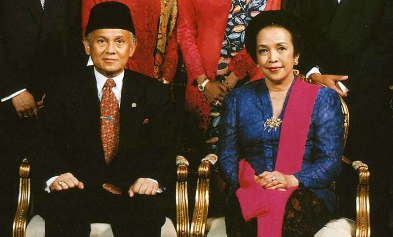 Akankah Kisah Cinta Kita Seperti Habibie Dan Ainun Yang Mampu Bersemi ...