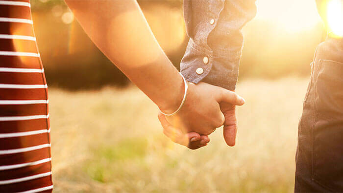 couples-holding-hands-022de1379241d033287e7435a95fa359.jpg