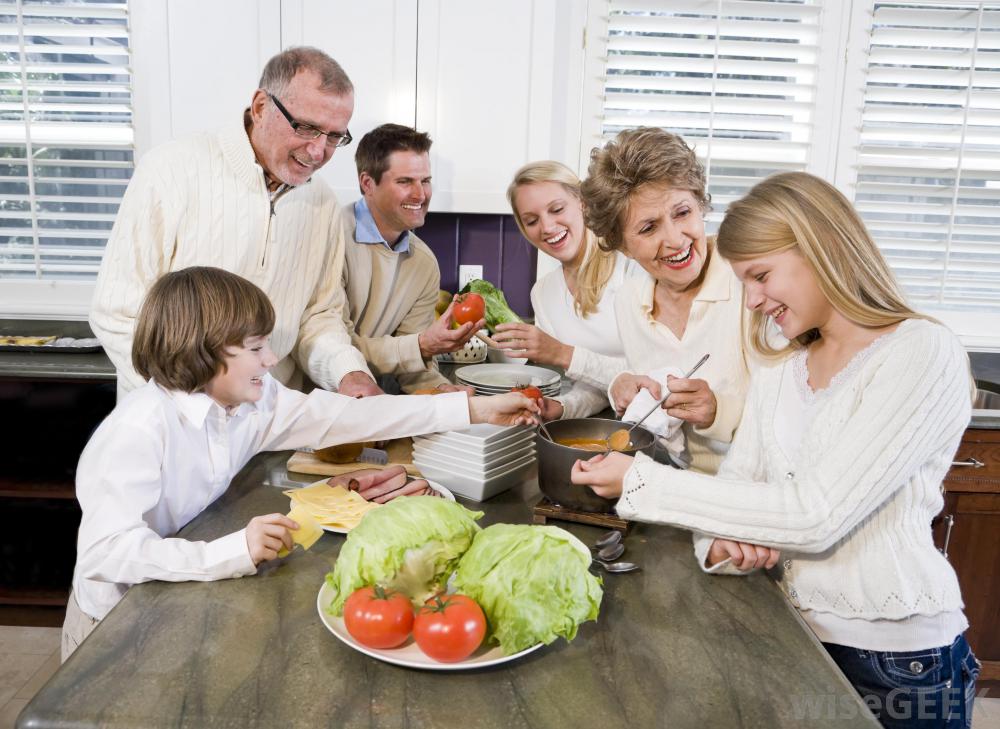 family-making-salad-ba55e4736ddae4ed1c0ef204959a3886.jpg