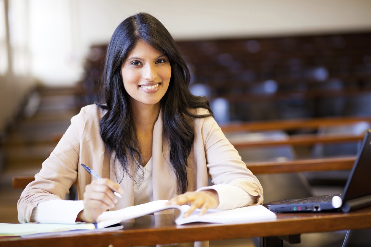 Female student. Девушки студентки. Красивые студентки. Девушки студенты красивые. Умная девушка.