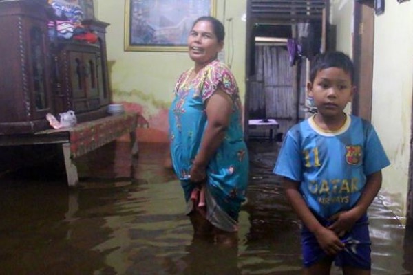Tidak Ada Tempat Pengungsian, Korban Banjir Aceh Barat Tidur di Atas Genangan