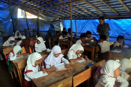 Begini Perjuangan Berat Guru Honorer untuk Mendapat Status PNS