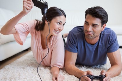 Cewek Kamu Hobi Main Game? Ini 7 Alasan Kenapa Kamu Gak Boleh Melepaskannya!