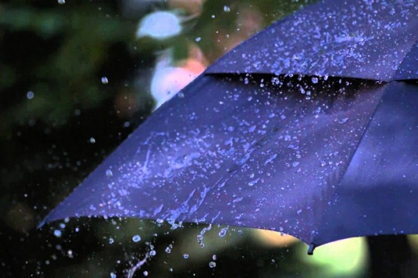 82+ Gambar Rintikan Hujan Di Kaca Terlihat Keren
