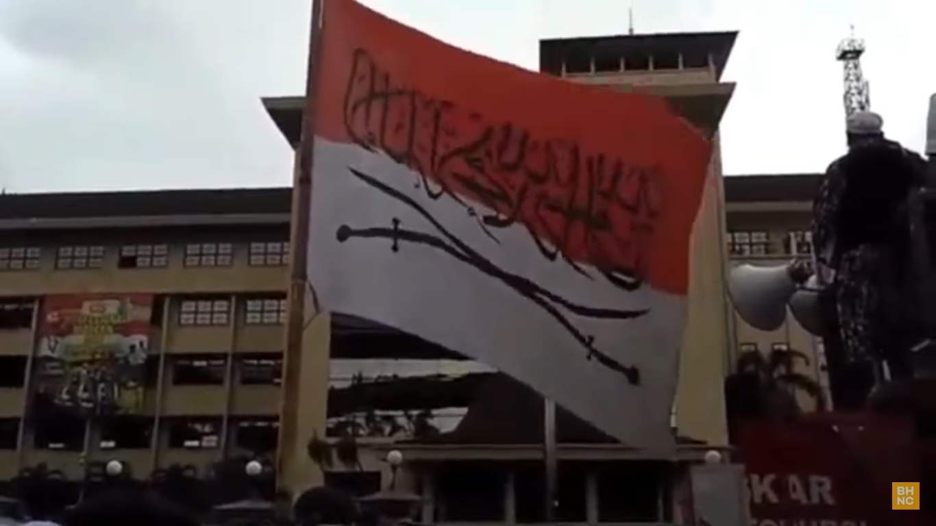 Karena Bendera Negara Bertuliskan Huruf Arab FPI Balik Salahkan