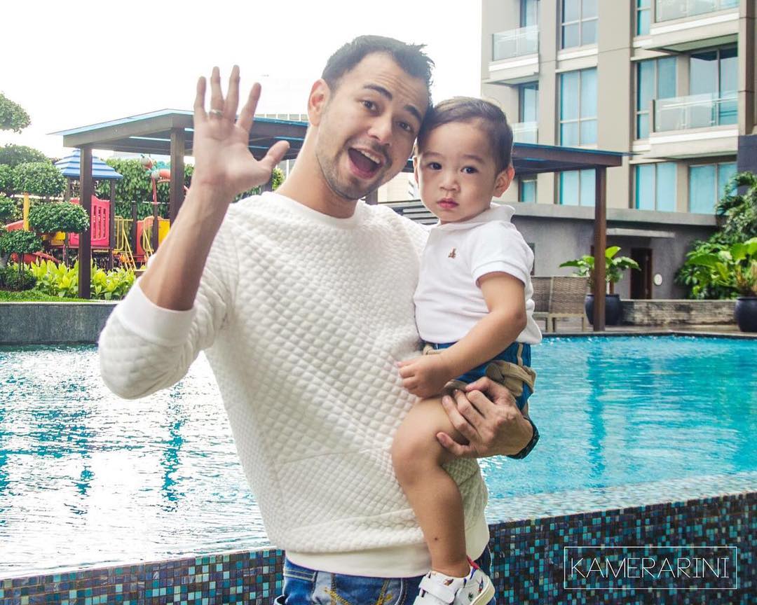 17 Busana Hits Rafathar Sederhana Tapi Fashionable Seperti Ibunya