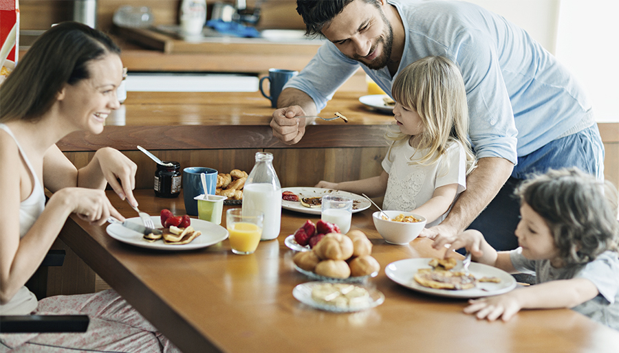 family-breakfast-900x514px-0f9012ce9918086e8ebeb8a7982c5ecd.jpg