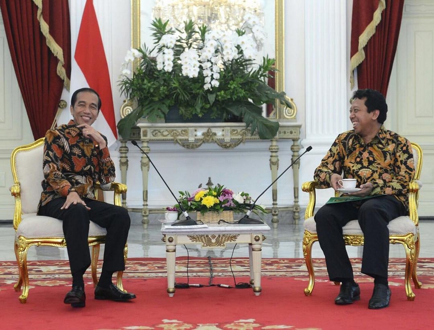 8 Corak Kemeja  Batik  ala Jokowi  yang Bikin Penampilan 