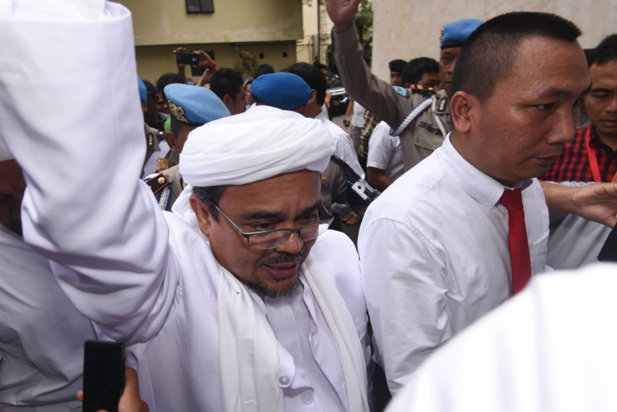 Warga Jabar Jemput Rizieq, Ridwan Kamil: Berkerumun Itu Kurang Baik