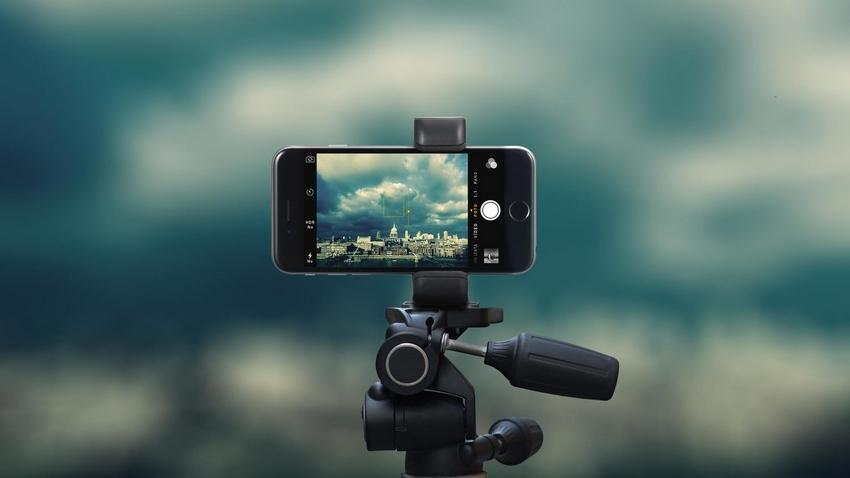 tripod-for-iphone-09e391443e3d721f461075d476a4c71c.jpg