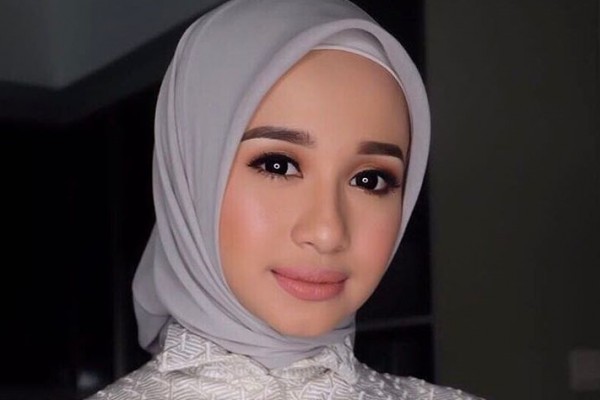 10 Gaya Hijab Ala Artis Cantik Indonesia, Bisa Jadi 