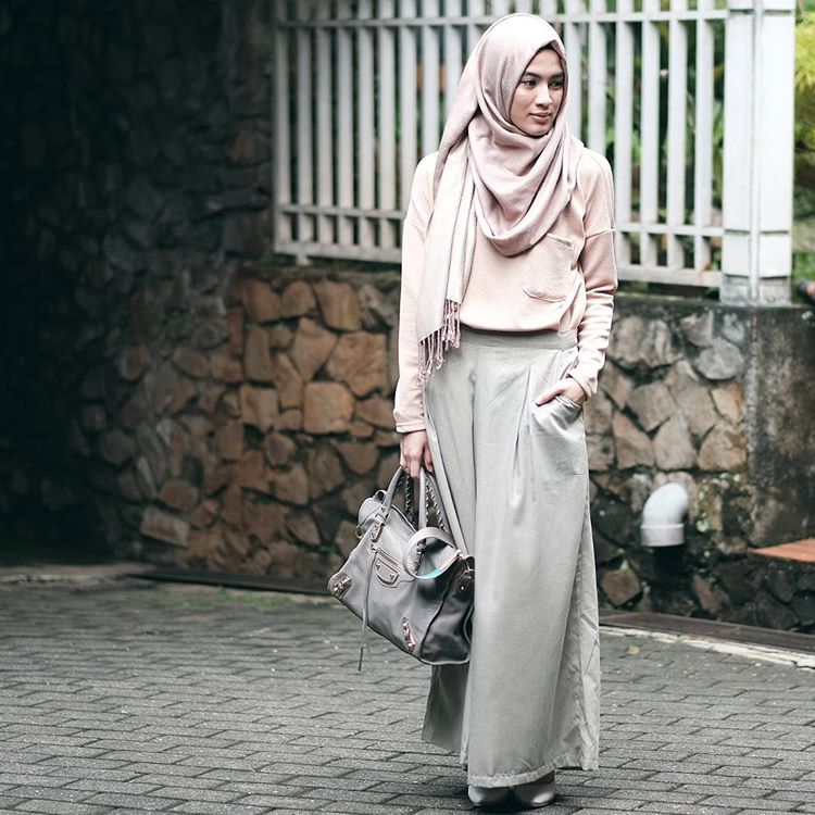 10 Gaya Hijab Ala Artis Cantik Indonesia, Bisa Jadi 