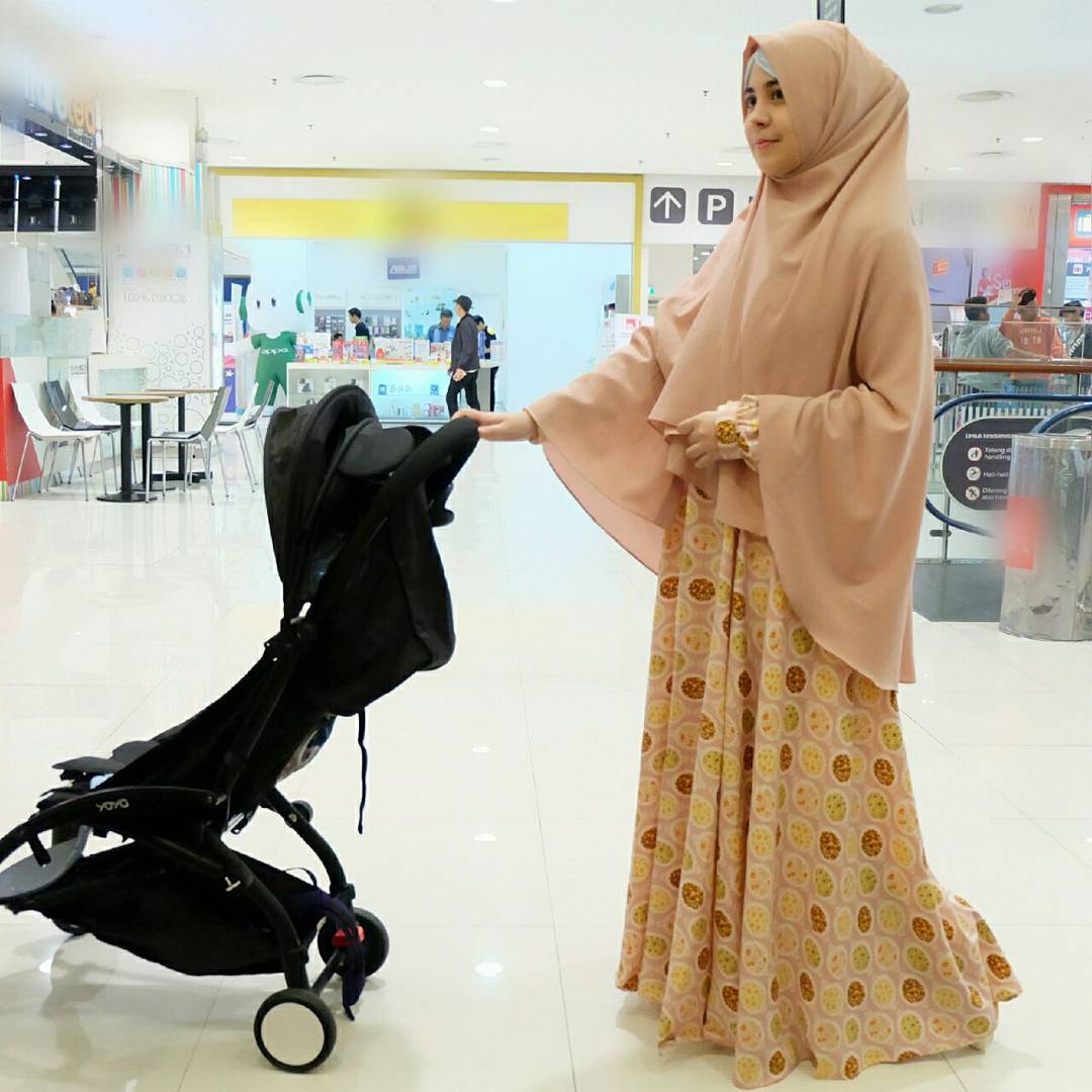 10 Gaya Hijab Ala Artis Indonesia