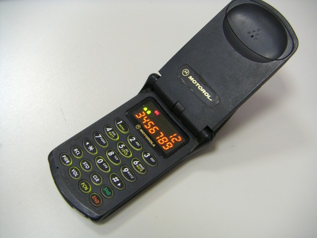 motorola-startac-9e08e120e21d981b706186b15eb98125.jpg