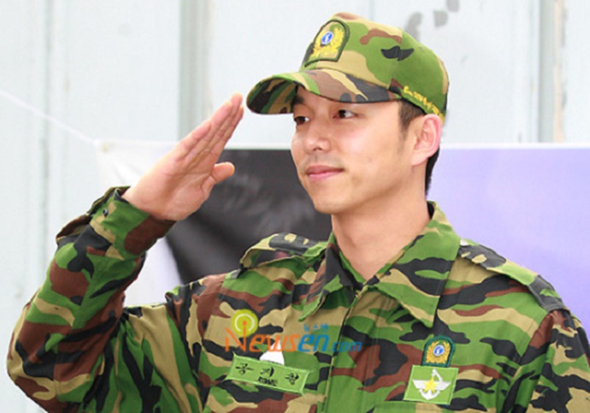 10 Artis Korea yang Terlihat Kian Gagah Pakai Baju Tentara 