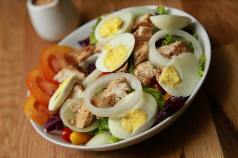 Beda! Sayuran Nikmat dan Sehat Ini Jadi Satu Dalam Resep Mixed Egg Salad!