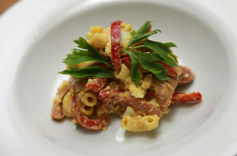 Mau Sarapan Enak dan Sehat? Bikin Aja Egg Salad Macaroni Sendiri di Rumah!