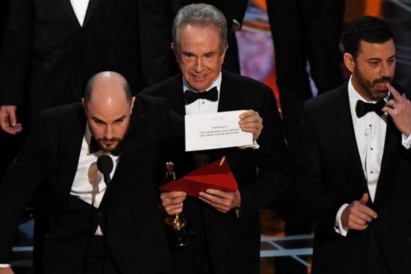Bikin Terkejut, Moonlight Menang Best Picture Tapi yang Maju La La Land!