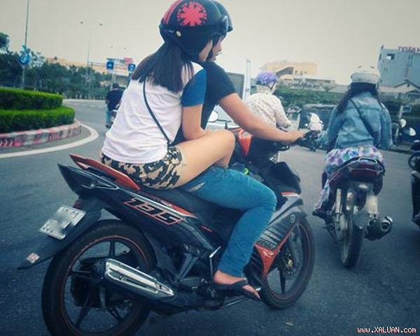 Awas Celaka! Ini 6 Gaya Berboncengan yang Gak Patut Ditiru