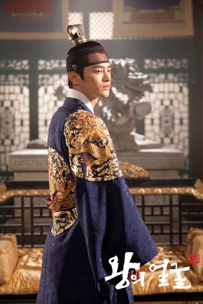 6. Awww Seo In Guk di drama "The King's Face" itu benar-bena...