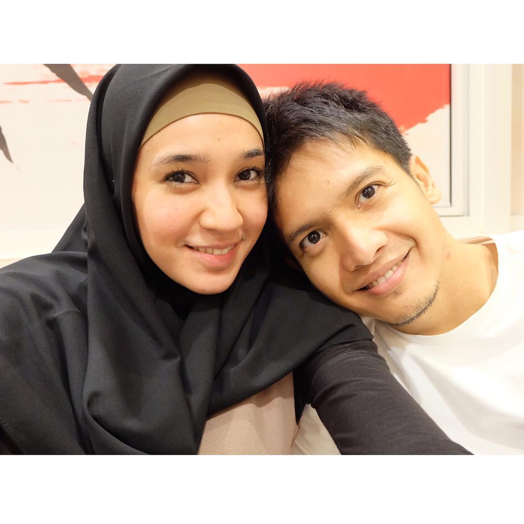 10 Foto Mesranya Dhini Aminarti Dimas Seto Bikin Iri Nih