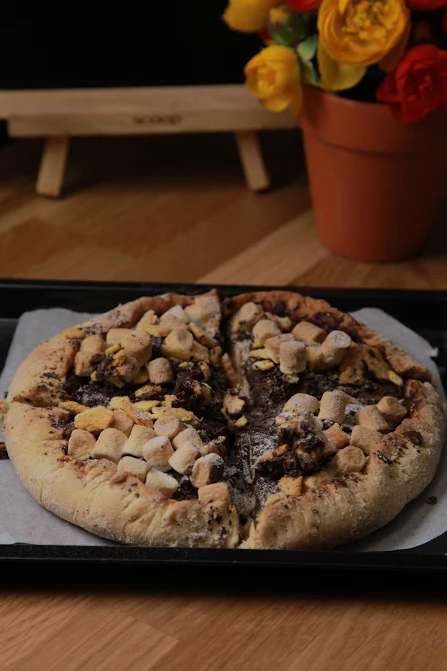 Siapapun Bisa Bikin Sendiri S'more Pizza yang Gampang Banget Ini!