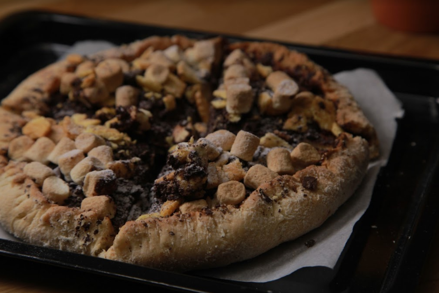 Siapapun Bisa Bikin Sendiri S'more Pizza yang Gampang Banget Ini!