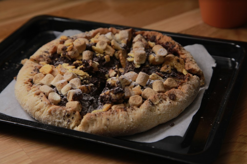 Siapapun Bisa Bikin Sendiri S'more Pizza yang Gampang Banget Ini!