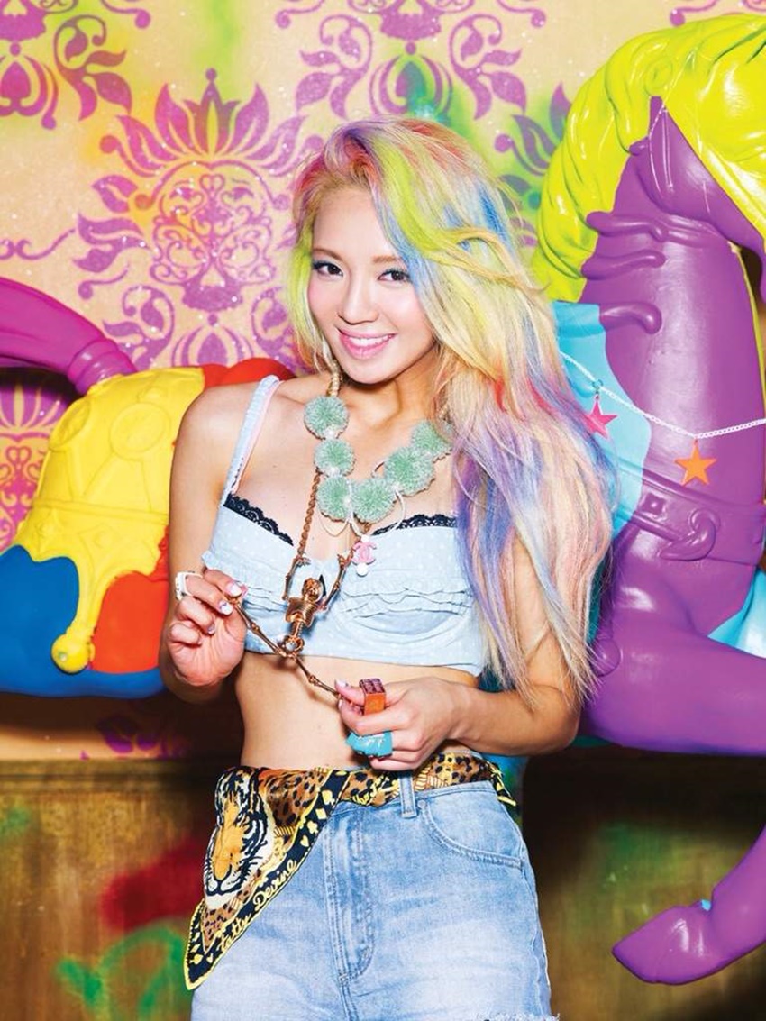 10 Idola K Pop Ini Punya Gaya Rambut Kemoceng Warnanya Hits