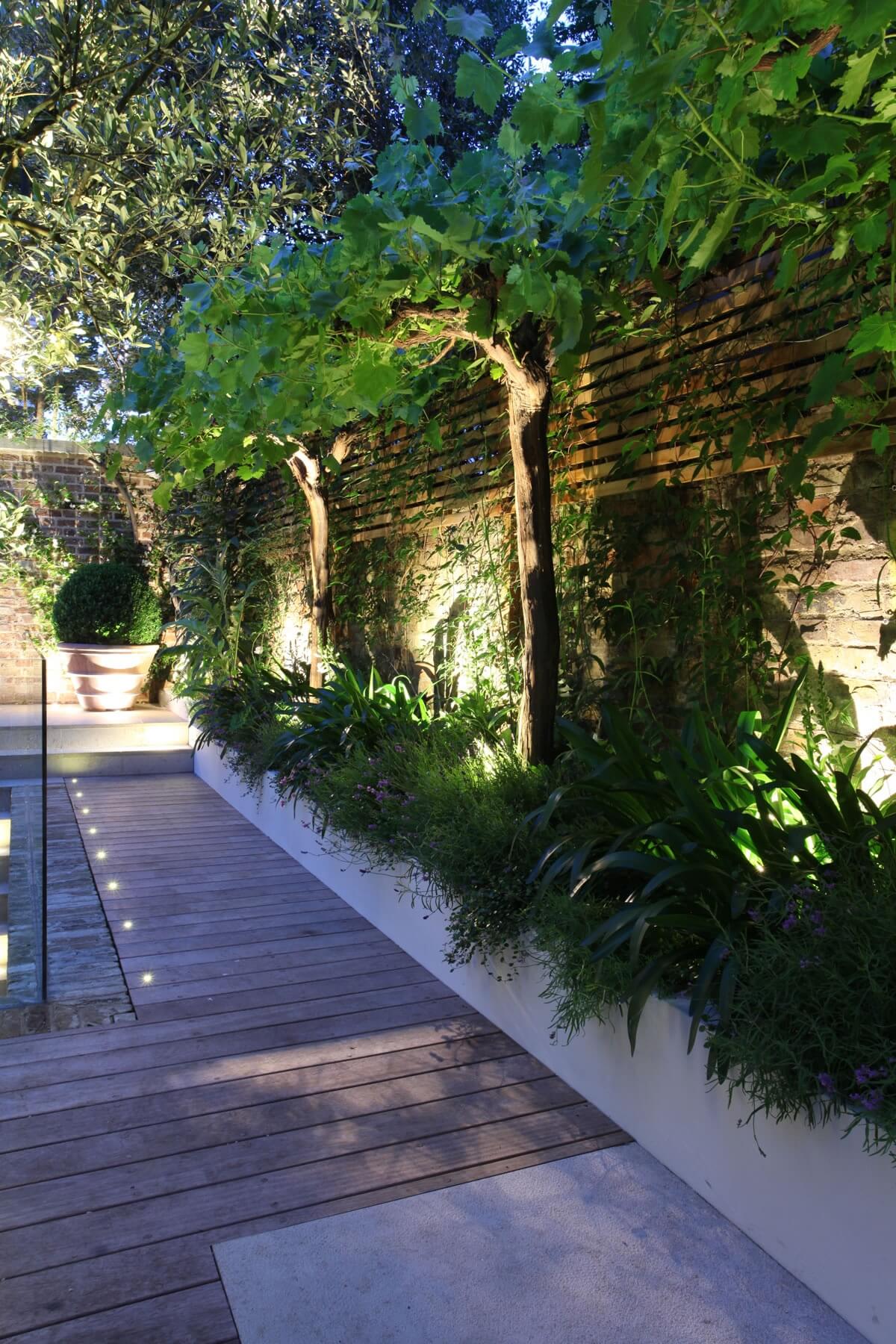 20 Ide Brilian Dekorasi Taman Buat Rumah Idaman, Mungil Tapi Cantik!