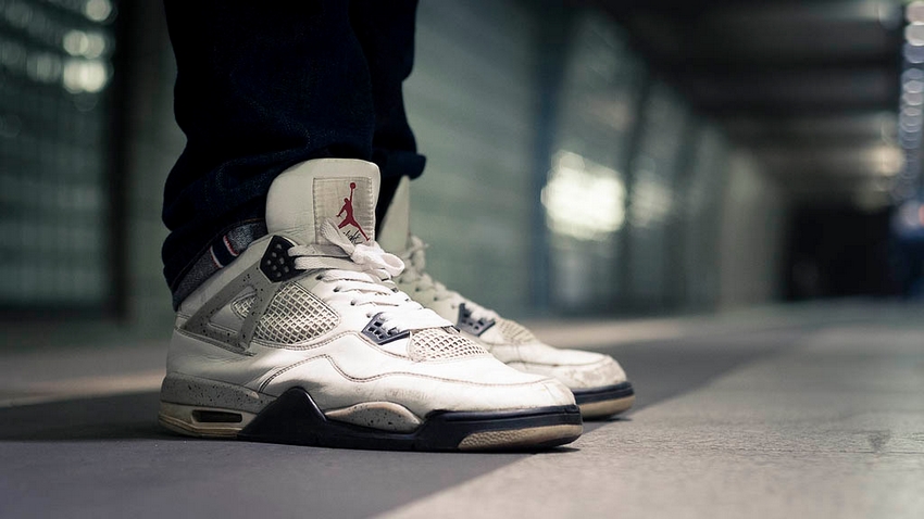 8 Sneaker Keren Kegemaran Para Cowok, Bisa Bikin Lupa 