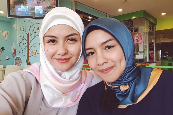 Makin Adem, Begini 10 Gaya Revalina S. Temat Saat Berhijab