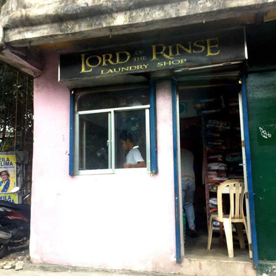 Uniknya Nama 20 Toko Ini Bikin Geleng-geleng Kepala Deh