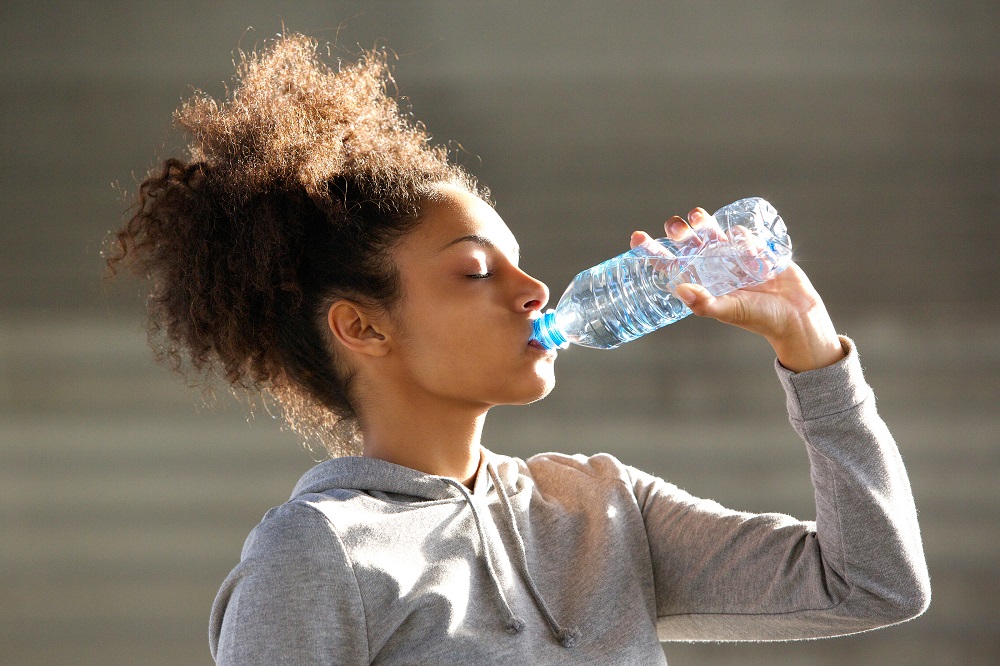 6 Alasan Kesehatan Mengapa Kamu Harus Minum Air Putih Cukup