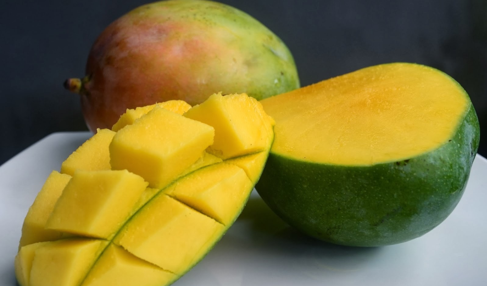 9 Trik Cerdas Pilih Buah-buahan yang Segar dan Enak di Pasar