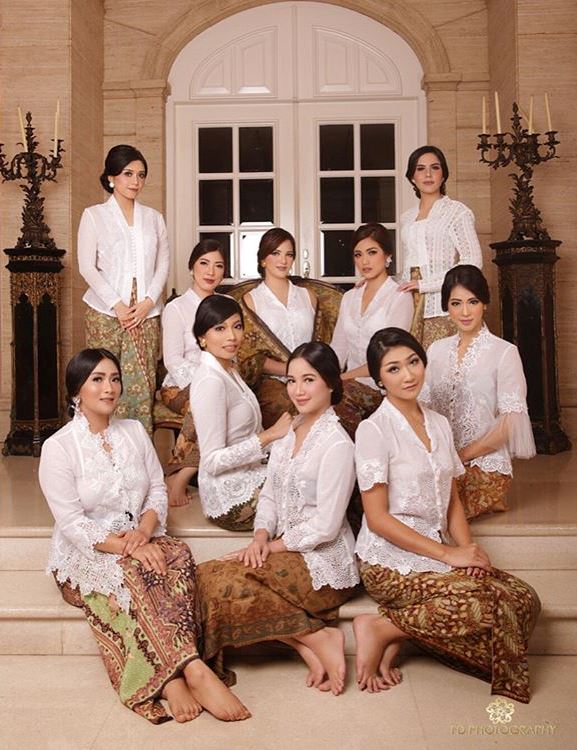 WOW…! Inilah 9 Artis Semakin Cantik Pakai Kebaya Saat hari 