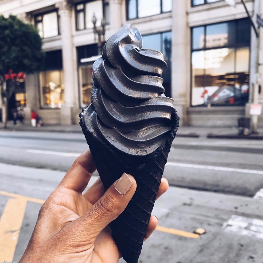Black Ice Cream Varian Es Krim Unik Yang Sedang Hits Di Dunia