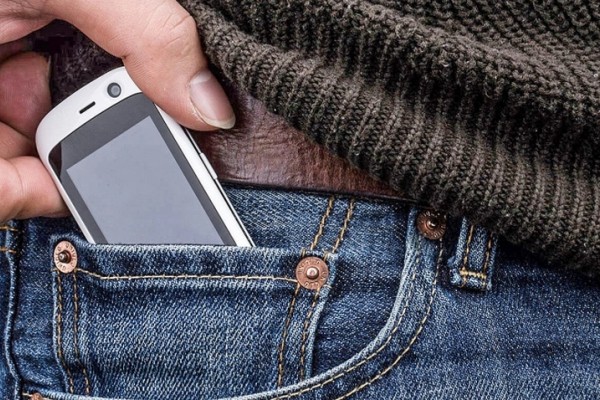 Ini Smartphone Terkecil Di Dunia Ukurannya Sebesar Jempol