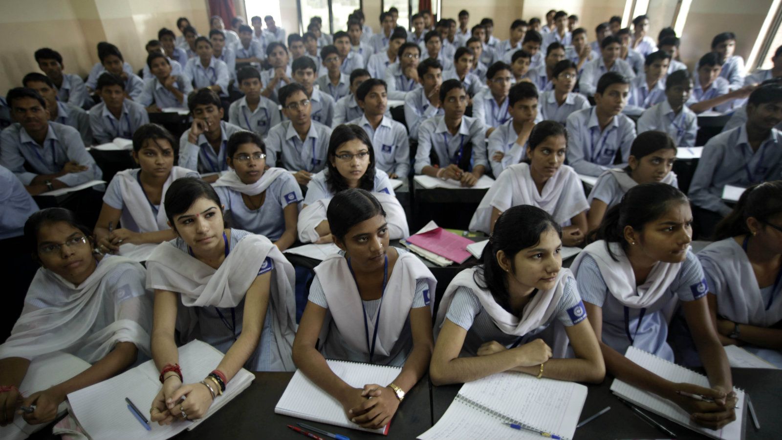 india-entrance-exam-students-2568eeb3e3971c91a09306b223b23e74.jpg