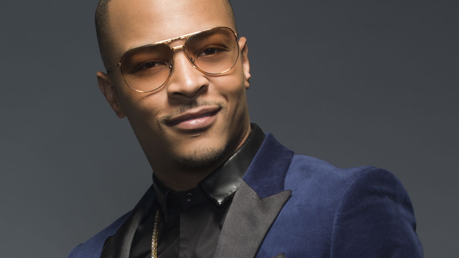 15 Seleb Internasional Ini Berjasa Karena Menyelamatkan 