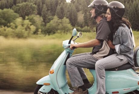 660+ Gambar Romantis Pacaran Naik Vespa Gratis