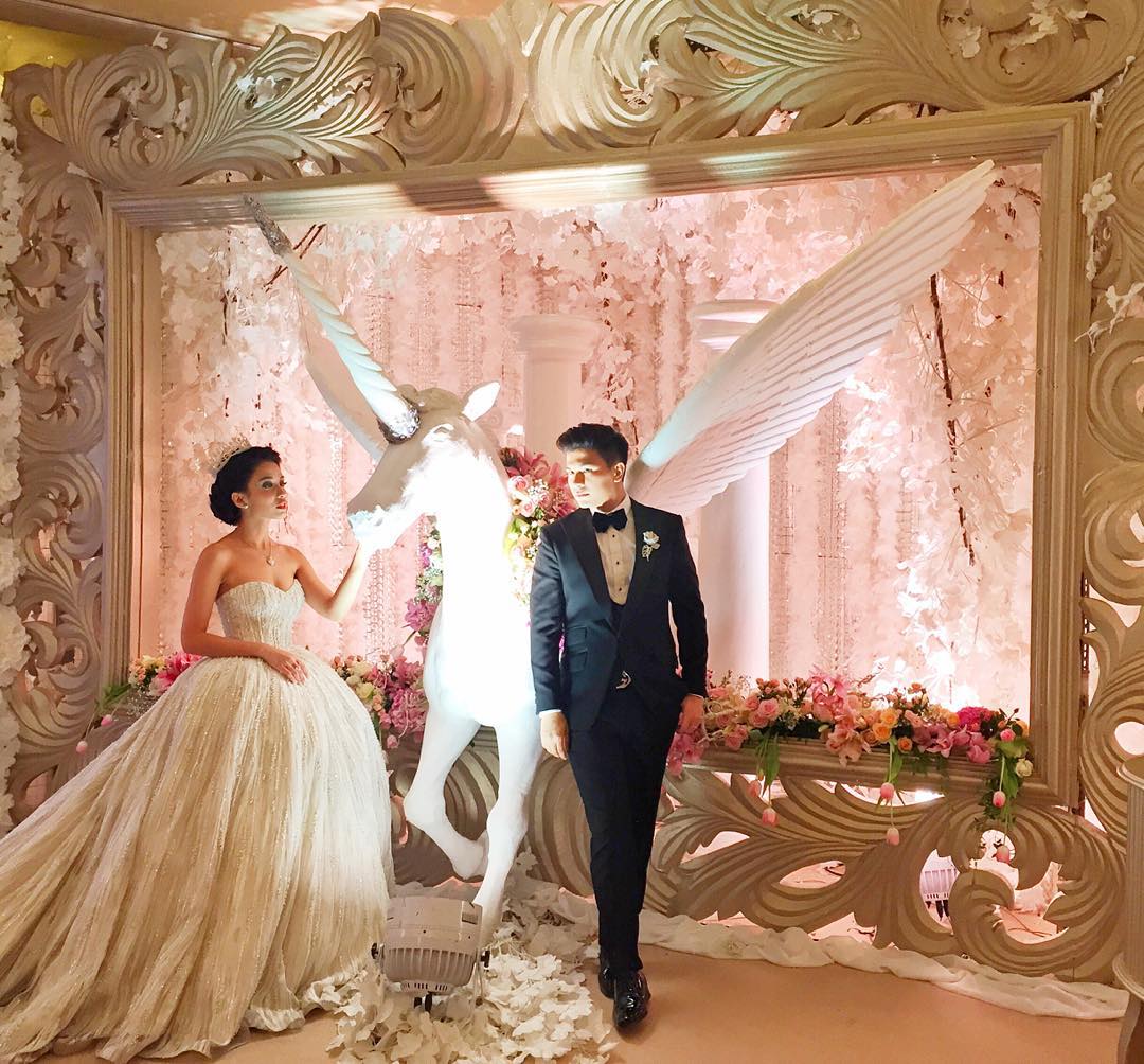 Gaun Pernikahan Seleb Indonesia Paling Menarik Perhatian