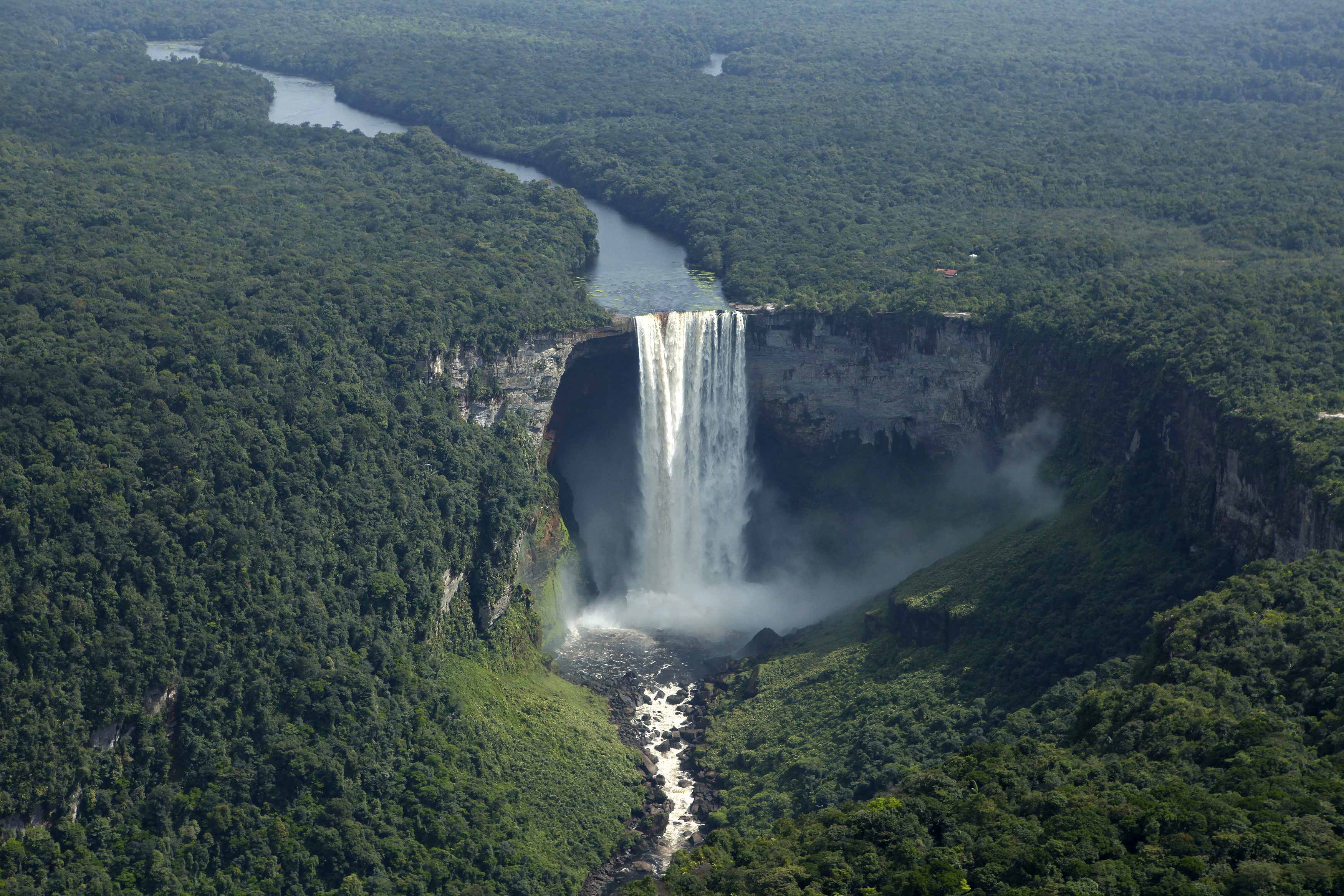 Водопады по высоте в мире. Кайетур, Гайана. Национальный парк Кайетур Гайана. Водопад Кайетур. Водопад Анхель Венесуэла.