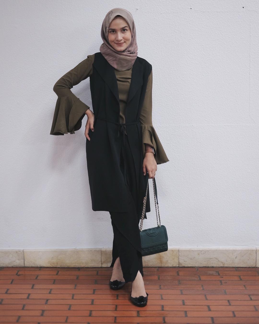 10 Style Hijab Kece Buat Cewek Bertubuh Kurus, Mau Tiru?