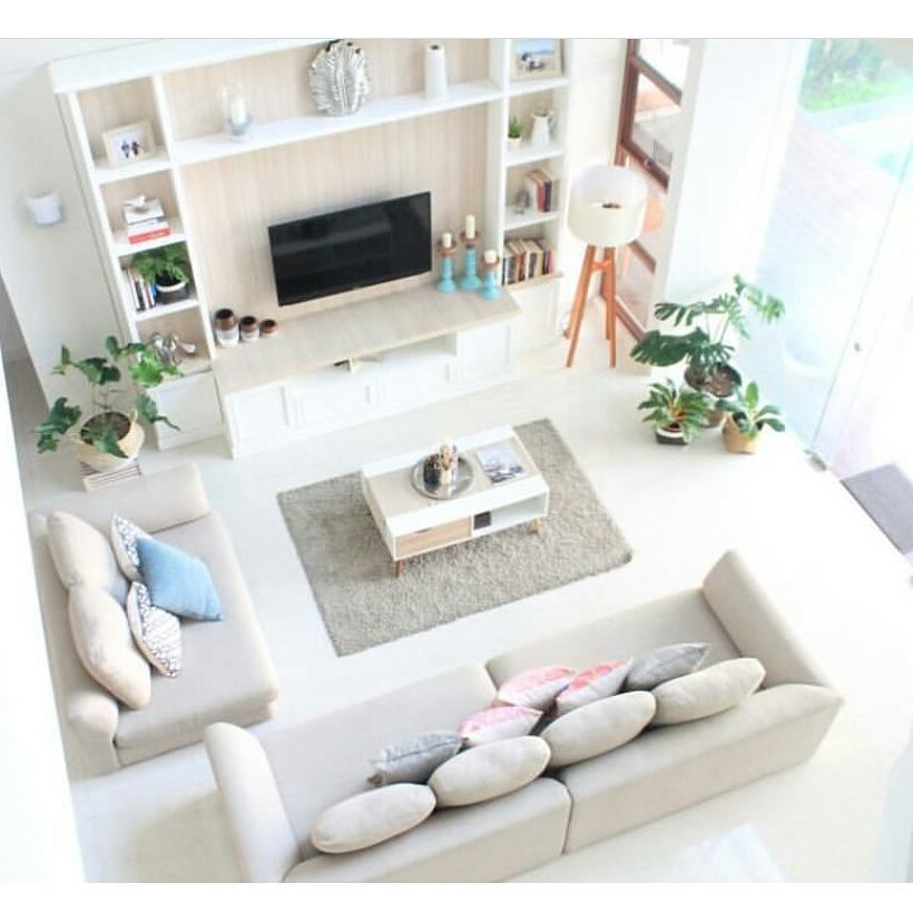 Featured image of post Desain Ruang Santai Keluarga Minimalis Model ruang tamu sekaligus ruang keluarga ini dalam bentuk lebih minimalis dibuat tanpa penyekat lemari pembatas sebagai sekat kedua ruang tersebut dalam rumah