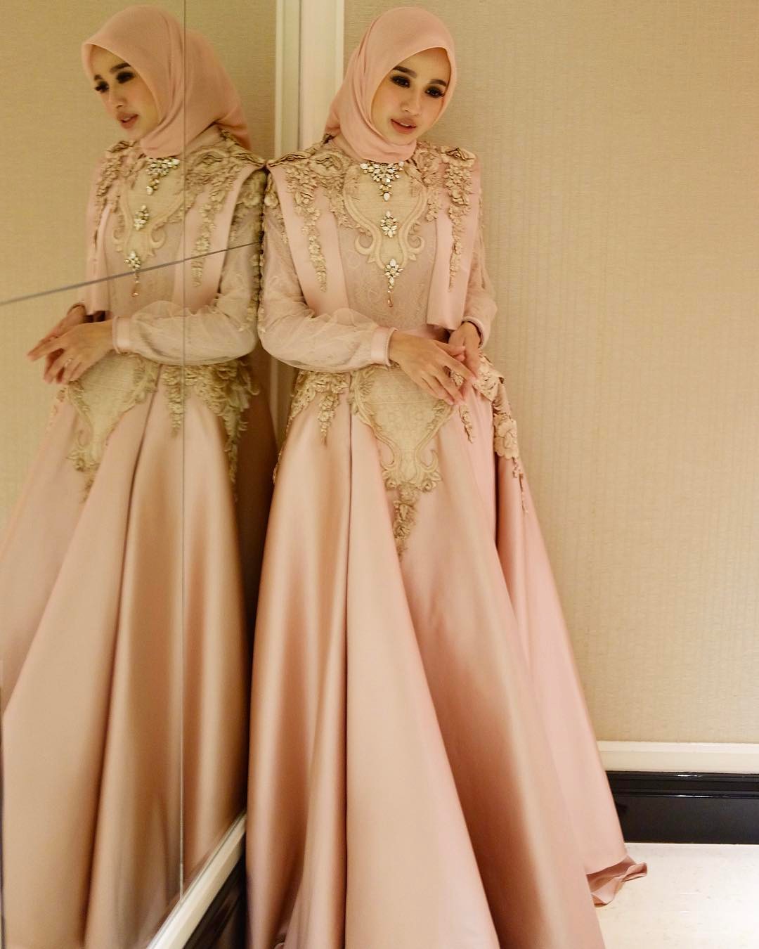 10 Model Gaun Pesta Muslimah Modern Terbaru