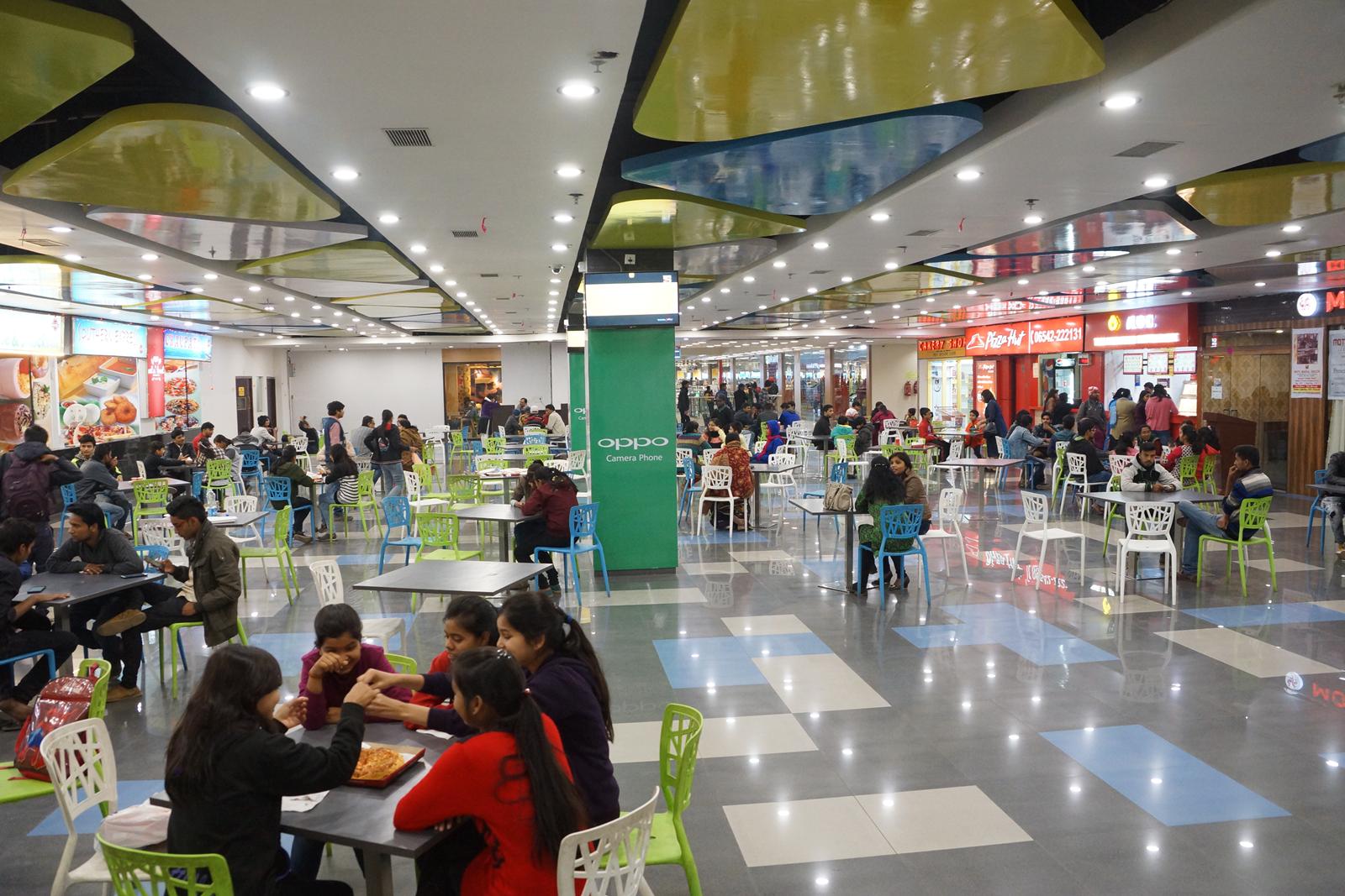 Sudah Tahu Alasan Kenapa Food Court Ada di Lantai Paling Atas Mall?