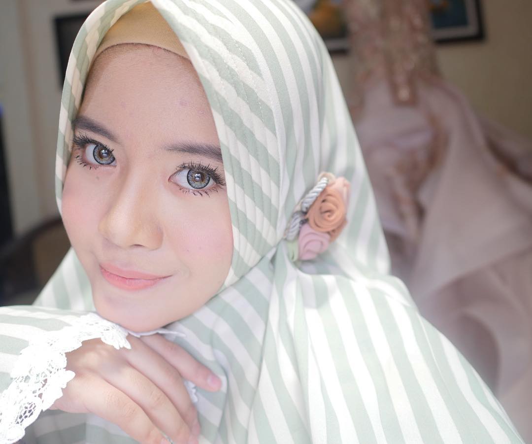 Gaya Makeup Artis Ini Untuk Lebaran Kamu